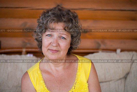 Close up portrait of lovely middle aged woman. Стоковое фото, фотограф Андрей Аркуша / Фотобанк Лори