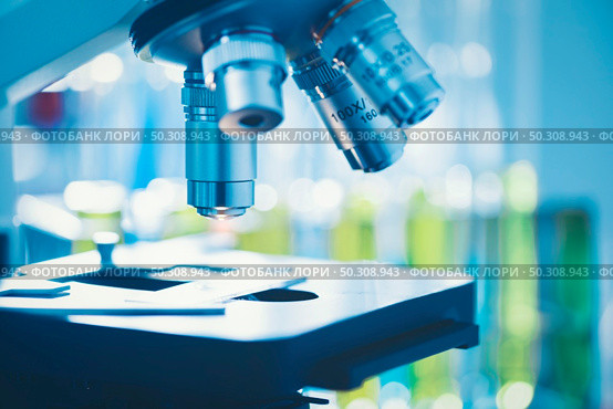 Close-up shot of microscope with metal lens at laboratory, Modern medical laboratory equipment. Стоковое фото, агентство Ingram Publishing / Фотобанк Лори