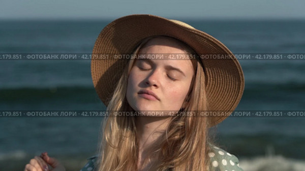 Closeup portrait of beauty young woman looking at camera and sometimes closing her eyes. Стоковое видео, видеограф А. А. Пирагис / Фотобанк Лори