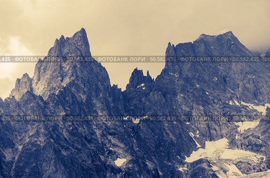 Cloudy Alp Mountains Scenery. Granite Alp Peaks. France, Europe. Стоковое фото, агентство Ingram Publishing / Фотобанк Лори