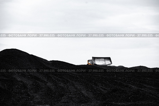 coal mining pile vehicle port. Стоковое фото, фотограф Mark Agnor / Фотобанк Лори