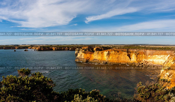 Coastline near Great Ocean Road. Port Campbell National Park, Victoria, Australia. (2009 год). Стоковое фото, фотограф VittoriaChe / Фотобанк Лори
