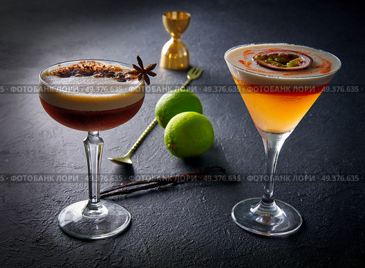 Coffee and Mango cocktails with passion fruit maracuya. Стоковое фото, агентство Ingram Publishing / Фотобанк Лори