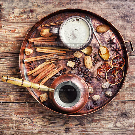 coffee and many coffee spices. cezve and cup of coffee in copper tray with oriental spices. Стоковое фото, агентство Ingram Publishing / Фотобанк Лори