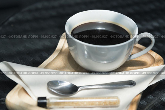 Coffee cup and saucer on old wooden table. Стоковое фото, агентство Ingram Publishing / Фотобанк Лори