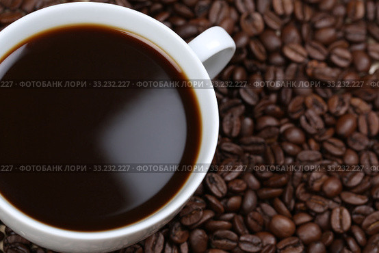 Coffee with coffee beans from above. Стоковое фото, фотограф Markus Mainka / PantherMedia / Фотобанк Лори