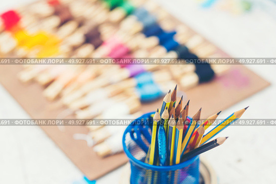 Colorful embroidery thread. Стоковое фото, агентство Ingram Publishing / Фотобанк Лори