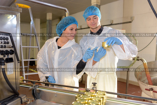 concept of the factory operatives. Стоковое фото, агентство Ingram Publishing / Фотобанк Лори