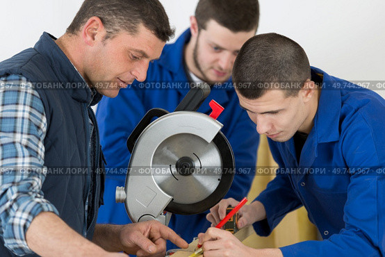 concept of the woodwork apprenticeship. Стоковое фото, агентство Ingram Publishing / Фотобанк Лори