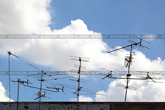conceptual of telecommunication antenna on the roof. Стоковое фото, агентство Ingram Publishing / Фотобанк Лори