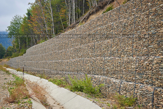 Construction and strengthening of roads from landslides. Stones in a metal mesh, gabions. Technologies in road construction. Стоковое фото, фотограф Наталия Кирсанова / Фотобанк Лори