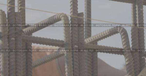 Construction, metal rods, working with metal, construction gloves стройка, металлические прутья, работа с металлом, строительные перчатки. Стоковое видео, видеограф Опока Алексей / Фотобанк Лори