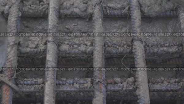 Construction, pouring metal structures with concrete строительство, заливка металлоконструкций бетоном. Стоковое видео, видеограф Опока Алексей / Фотобанк Лори