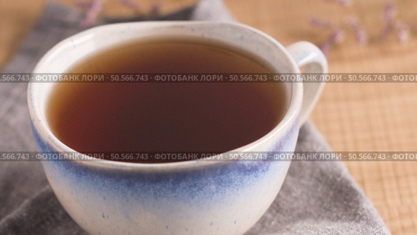 Coockies with egg white cover. Portuguese sweets known as cavacas served with tea on ceramic cups. Стоковое фото, агентство Ingram Publishing / Фотобанк Лори