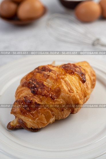Cooked bread with ingredients Eggs and tapioca flour in a cup. Selective focus. Стоковое фото, агентство Ingram Publishing / Фотобанк Лори