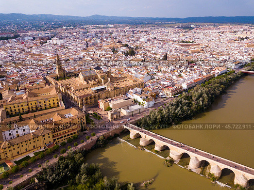 Cordoba with Roman Bridge over the Guadalquivir and the Mosque-Cathedral. Стоковое фото, фотограф Яков Филимонов / Фотобанк Лори
