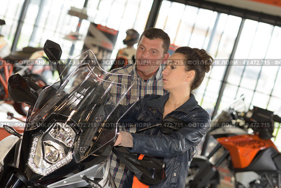 couple exited about getting a motorbike. Стоковое фото, агентство Ingram Publishing / Фотобанк Лори