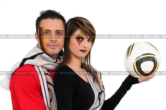 Couple supporting German football team. Стоковое фото, агентство Ingram Publishing / Фотобанк Лори