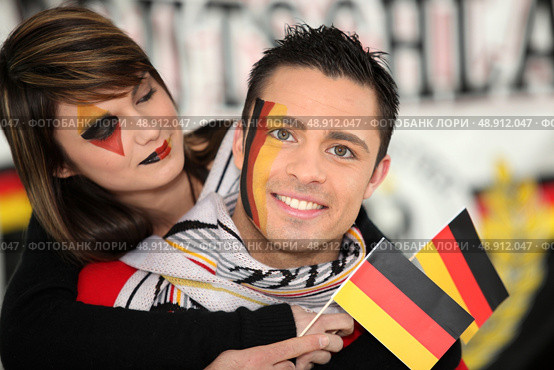 Couple supporting the German football team. Стоковое фото, агентство Ingram Publishing / Фотобанк Лори
