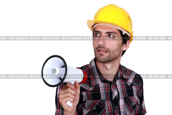 craftsman holding a megaphone. Стоковое фото, агентство Ingram Publishing / Фотобанк Лори