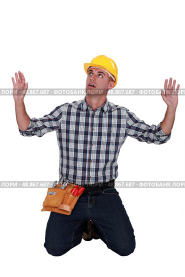 craftsman on his knees hands up. Стоковое фото, агентство Ingram Publishing / Фотобанк Лори