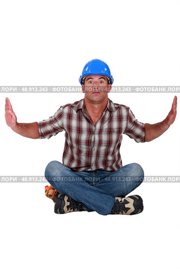 craftsman sitting on the floor, hands up. Стоковое фото, агентство Ingram Publishing / Фотобанк Лори