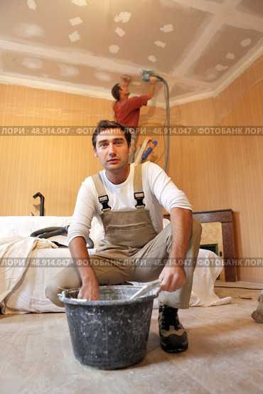 craftsmen painting. Стоковое фото, агентство Ingram Publishing / Фотобанк Лори