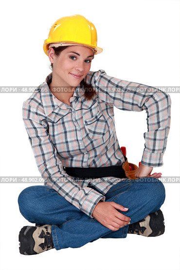 Craftswoman sitting cross-legged. Стоковое фото, агентство Ingram Publishing / Фотобанк Лори