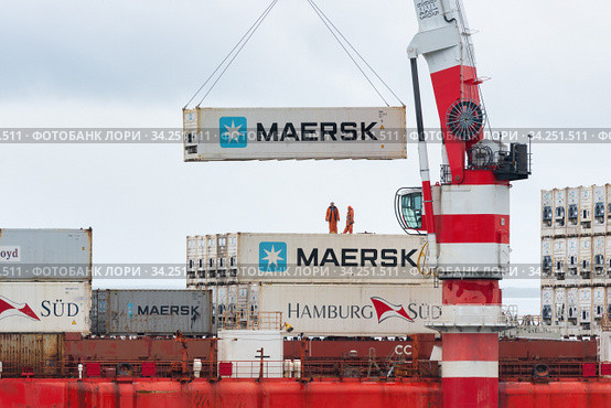 Crane unloading Russian container ship Sevmorput - nuclear-powered icebreaker lighter aboard ship carrier. Container terminal seaport (2019 год). Редакционное фото, фотограф А. А. Пирагис / Фотобанк Лори