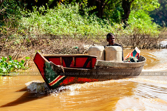 Cruising Tonle Sap Lake Through a Cambodian Village (2014 год). Редакционное фото, фотограф Aleksandr Golubev / Фотобанк Лори