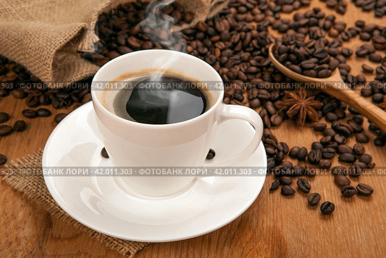 Cup of coffee with froth on a wooden table. Стоковое фото, фотограф Александр Калугин / Фотобанк Лори