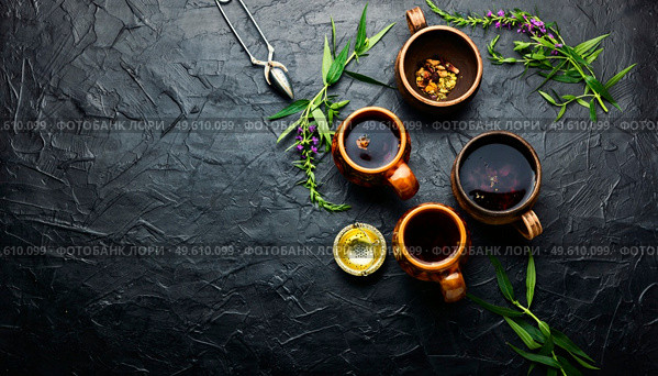Cup of herbal tea on the table. Ivan tea or fireweed.Herbal medicine.Copy space. Aromatic fireweed tea,space for text. Стоковое фото, агентство Ingram Publishing / Фотобанк Лори