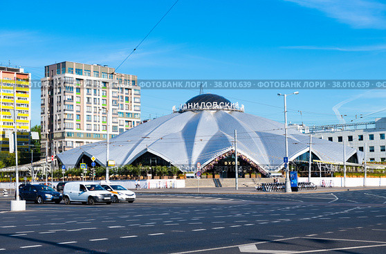Даниловский рынок. Летнее утро. Москва. Россия (2022 год). Редакционное фото, фотограф E. O. / Фотобанк Лори