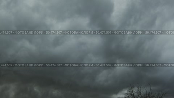 Dark storm clouds and heavy rain. Стоковое видео, видеограф Михаил Коханчиков / Фотобанк Лори