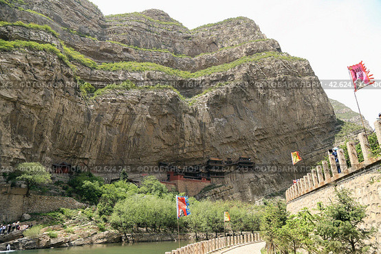 Datong, China , Xuankong Hanging monastery. Висячий монастырь Сюанькун-сы, Китай, провинция Шаньси (2018 год). Редакционное фото, фотограф Римма Тельнова / Фотобанк Лори