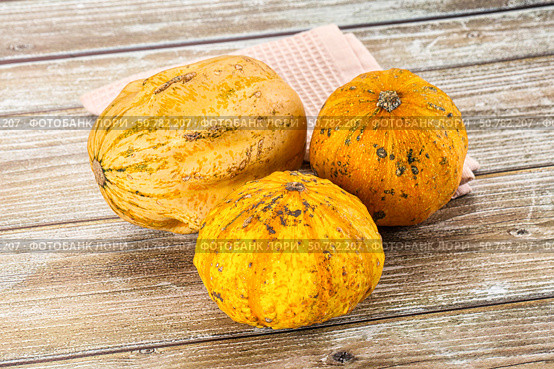 Decorative yelow pampkin seasonal vegetables. Стоковое фото, фотограф Андрей Старостин / Фотобанк Лори