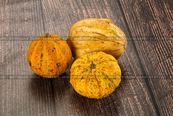 Decorative yelow pampkin seasonal vegetables. Стоковое фото, фотограф Андрей Старостин / Фотобанк Лори