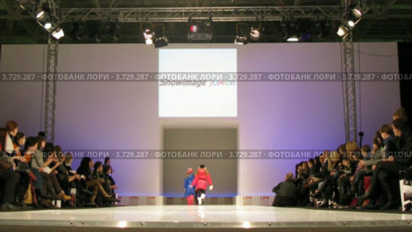 Дефиле на подиуме(Таймлапс) (2011 год). Редакционное видео, видеограф Losevsky Pavel / Фотобанк Лори