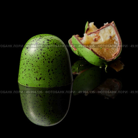 delicious green chocolate candy on a black background. chocolate candy on black background. Стоковое фото, агентство Ingram Publishing / Фотобанк Лори