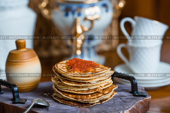 Delicious pancakes with red caviar. Russian and Ukrainian cuisine. The concept of the Russian holiday Maslenitsa. Стоковое фото, фотограф Photojuli / Фотобанк Лори