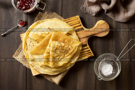delicious winter crepe dessert with jam sugar. Стоковое фото, агентство Ingram Publishing / Фотобанк Лори