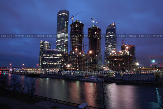 Деловой центр "Москва-Сити" ночью. Редакционное фото, фотограф Павел Широков / Фотобанк Лори