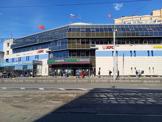 Деловой центр "Сапфир". Торговый центр "Богатырь". Супермаркет "Супер Лента"Краснобогатырская улица, 13. Район Богородское. Москва (2024 год). Редакционное фото, фотограф lana1501 / Фотобанк Лори