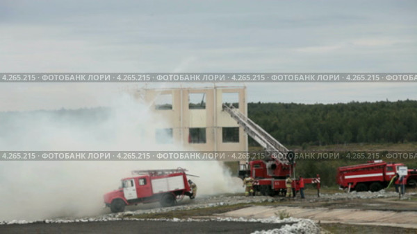 Демонстрация работы пожарной бригады на полигоне Старатель. Выставка "Оборона и защита 2012", город Нижний Тагил (2013 год). Редакционное видео, видеограф Игорь Долгов / Фотобанк Лори