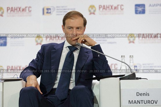 Денис Валентинович Мантуров - министр промышленности и торговли Российской Федерации на Гайдаровском форуме 2018. Редакционное фото, фотограф Игорь Долгов / Фотобанк Лори