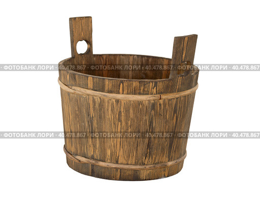 Деревянная бадья на белом фоне. Wooden bucket isolated on white background. Стоковое фото, фотограф Татьяна Д / Фотобанк Лори