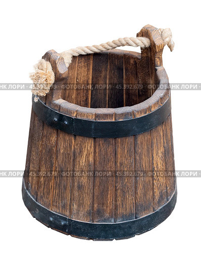 Деревянная бадья на белом фоне. Wooden bucket isolated on white background. Стоковое фото, фотограф Татьяна Д / Фотобанк Лори