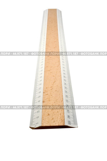 Деревянная линейка на белом фоне. Wood ruler isolated over white background. Стоковое фото, фотограф Татьяна Д / Фотобанк Лори