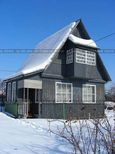 Деревянный дом на дачном участке. Богородский городской округ. Московская область (2012 год). Стоковое фото, фотограф lana1501 / Фотобанк Лори