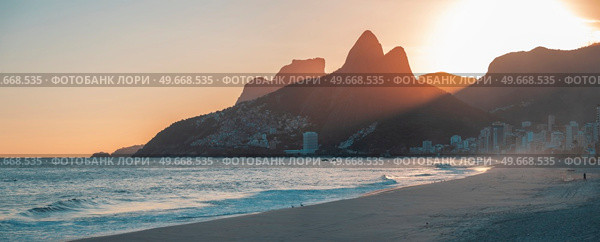 Deserted Ipanema Beach during the Coronavirus Infection (COVID-19) Pandemic. Стоковое фото, агентство Ingram Publishing / Фотобанк Лори
